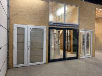 MFZ Innen Ausstellung - 2 flügelige Kunststoff Haustür / Ladentür mit satinieren Glas