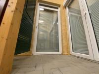 MFZ Innen Ausstellung - 1 & 2 flügelige Kunststoff Balkontür mit Aufsatz & Vorbau Rollläden & Rollladenpanzer in Silber